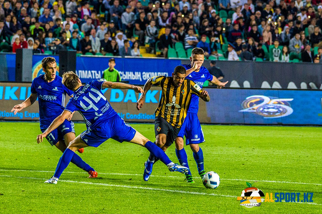 Алматинский футбольный Кайрат отодрал Астану в КПЛ