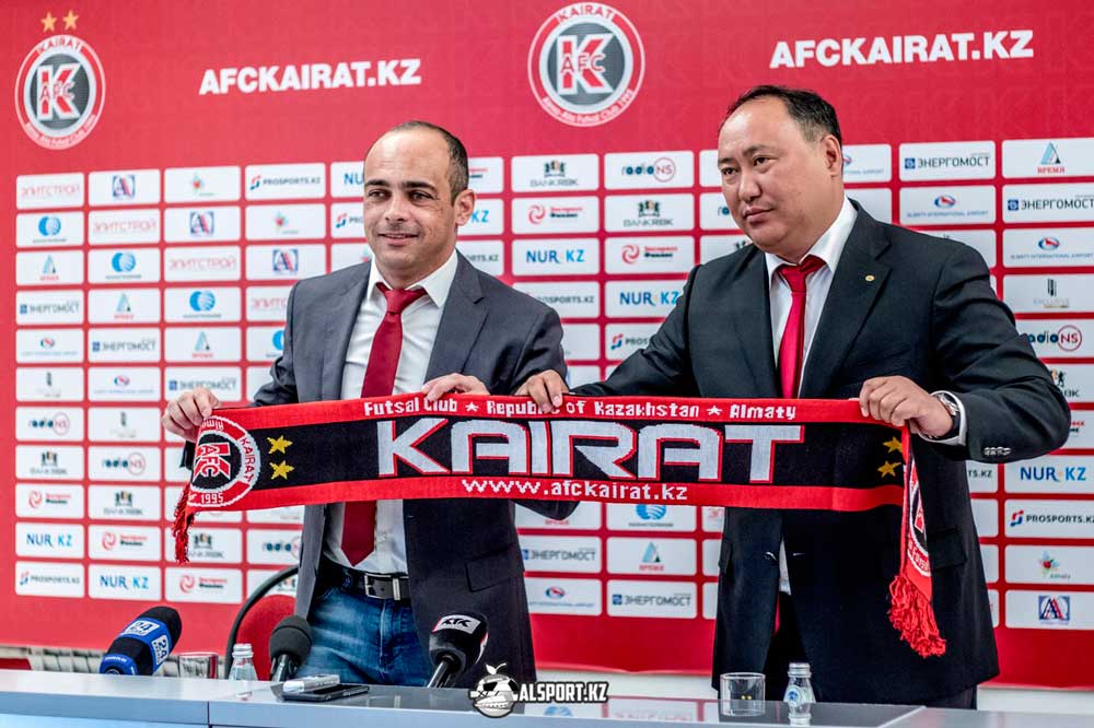 "Кайрат" официально представил нового главного тренера (фото)